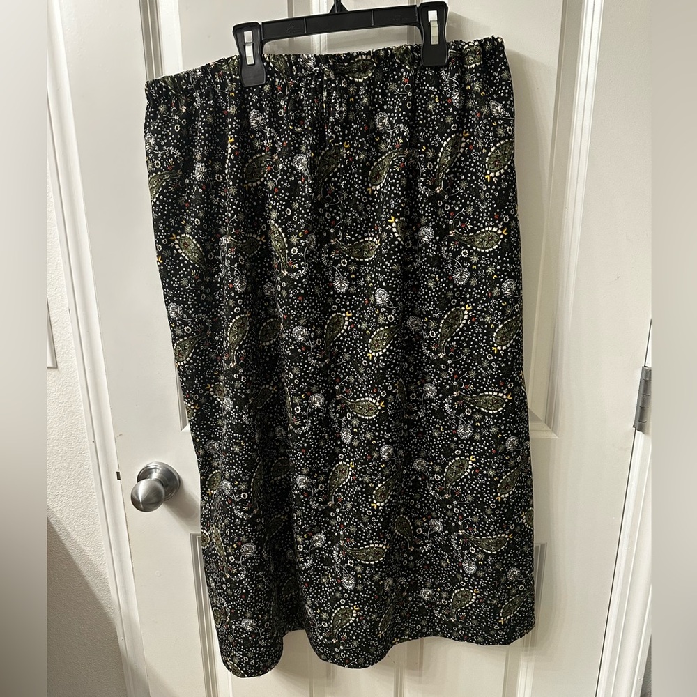 Studio B by bobeau black and green paisley midi skirt size 1X